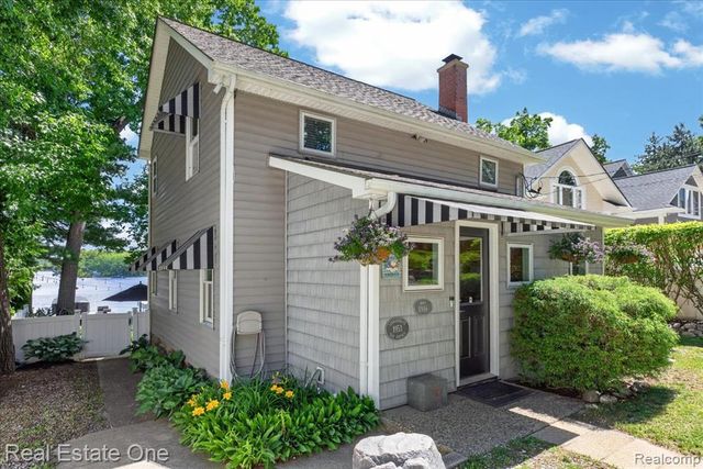 836 Pine Tree Road, Lake Orion, MI 48362