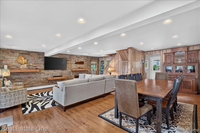836 Pine Tree Road, Lake Orion, MI 48362