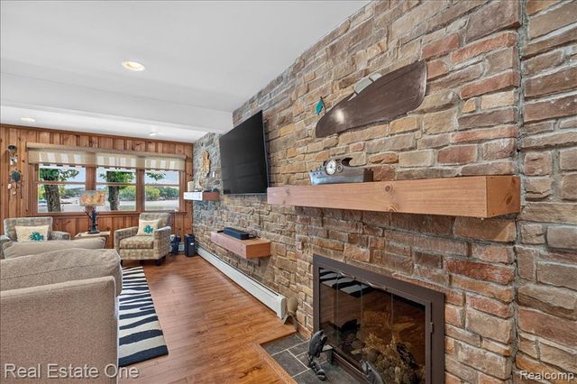 836 Pine Tree Road, Lake Orion, MI 48362