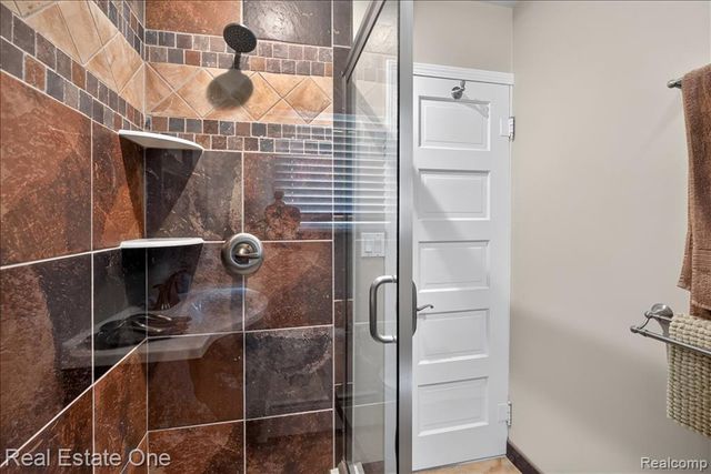 836 Pine Tree Road, Lake Orion, MI 48362