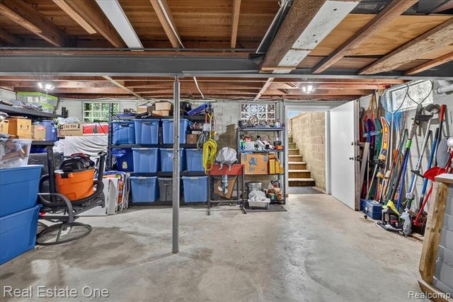 836 Pine Tree Road, Lake Orion, MI 48362