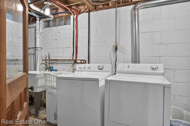 836 Pine Tree Road, Lake Orion, MI 48362