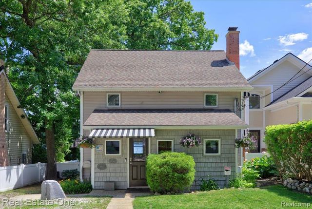 836 Pine Tree Road, Lake Orion, MI 48362