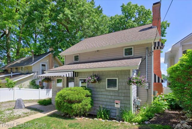 836 Pine Tree Road, Lake Orion, MI 48362