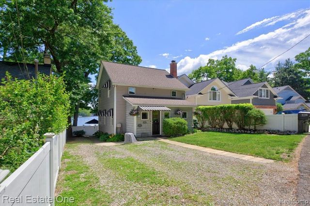 836 Pine Tree Road, Lake Orion, MI 48362