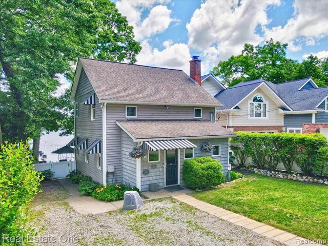 836 Pine Tree Road, Lake Orion, MI 48362
