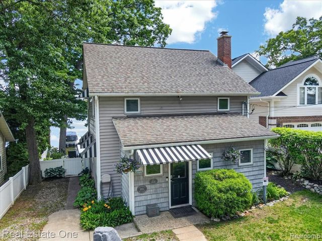 836 Pine Tree Road, Lake Orion, MI 48362
