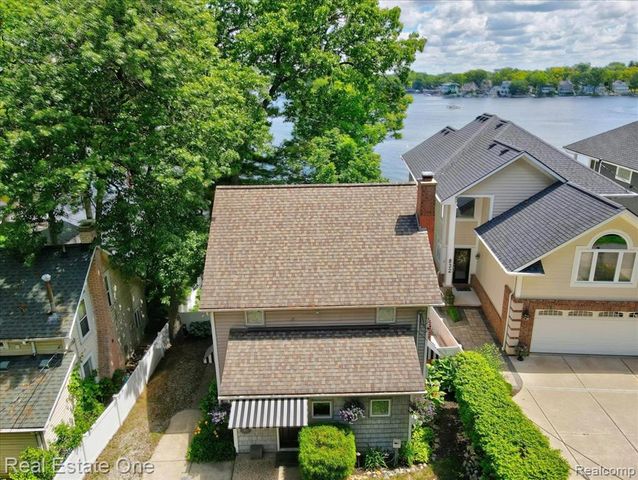 836 Pine Tree Road, Lake Orion, MI 48362