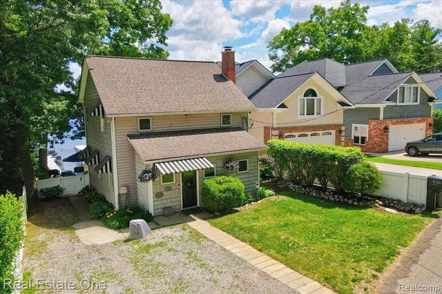 836 Pine Tree Road, Lake Orion, MI 48362