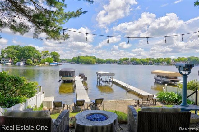 836 Pine Tree Road, Lake Orion, MI 48362