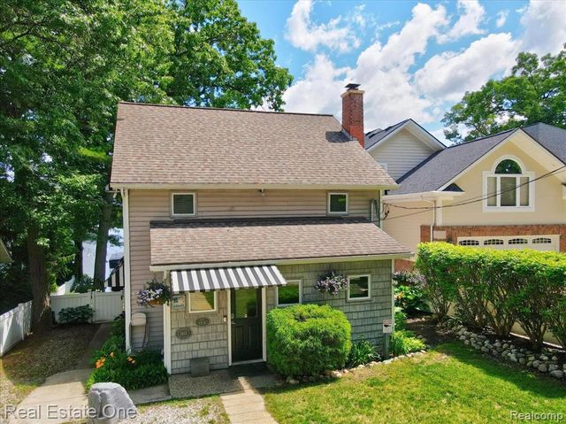 836 Pine Tree Road, Lake Orion, MI 48362