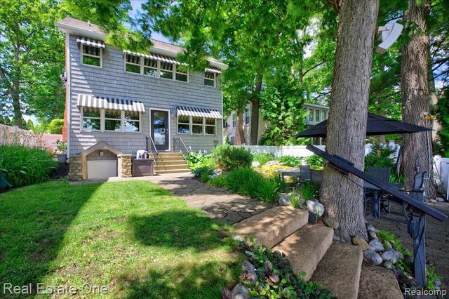 836 Pine Tree Road, Lake Orion, MI 48362