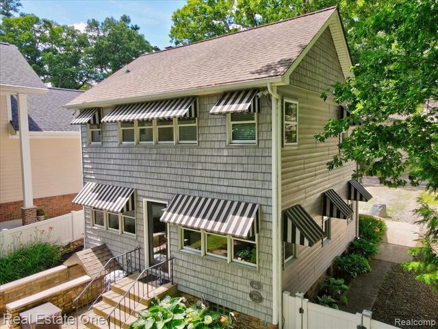 836 Pine Tree Road, Lake Orion, MI 48362