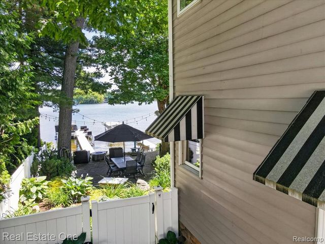 836 Pine Tree Road, Lake Orion, MI 48362