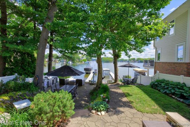 836 Pine Tree Road, Lake Orion, MI 48362