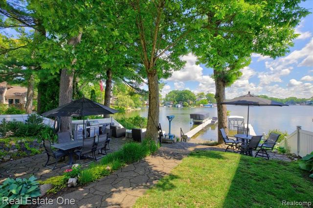 836 Pine Tree Road, Lake Orion, MI 48362