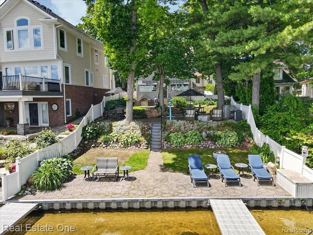836 Pine Tree Road, Lake Orion, MI 48362