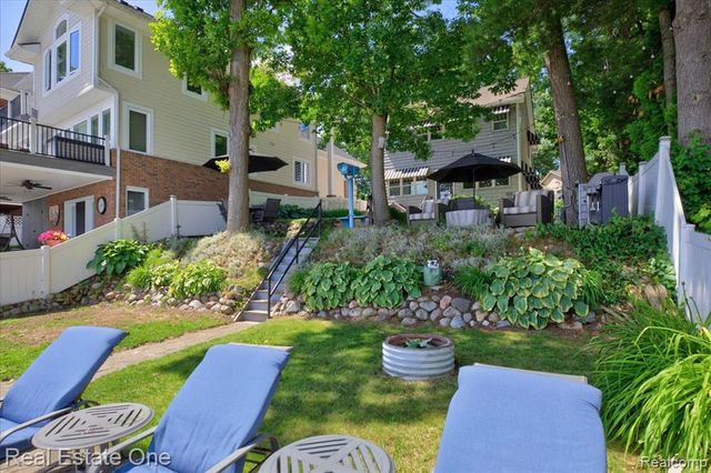 836 Pine Tree Road, Lake Orion, MI 48362
