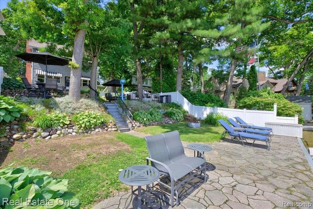 836 Pine Tree Road, Lake Orion, MI 48362