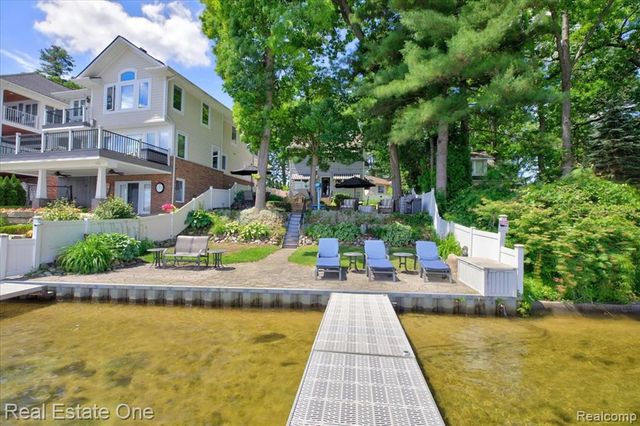 836 Pine Tree Road, Lake Orion, MI 48362