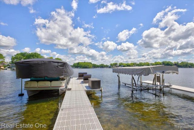 836 Pine Tree Road, Lake Orion, MI 48362