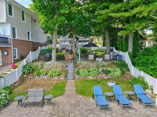 836 Pine Tree Road, Lake Orion, MI 48362