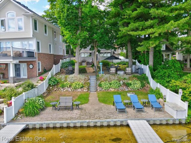 836 Pine Tree Road, Lake Orion, MI 48362