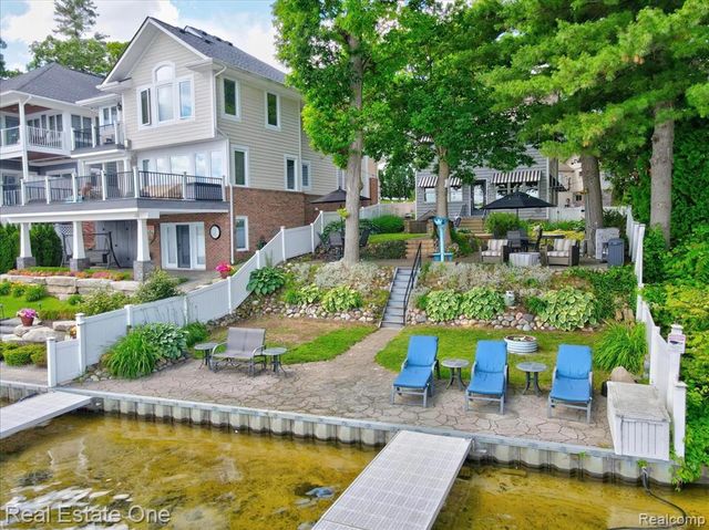 836 Pine Tree Road, Lake Orion, MI 48362