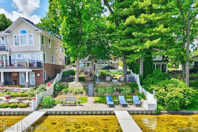 836 Pine Tree Road, Lake Orion, MI 48362