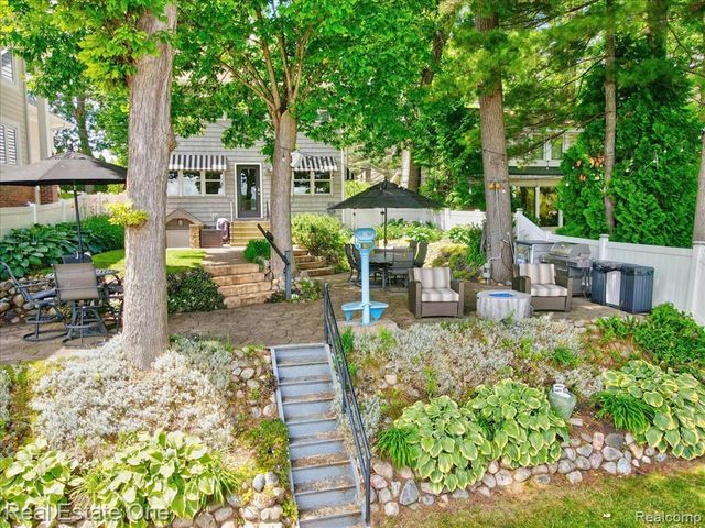 836 Pine Tree Road, Lake Orion, MI 48362