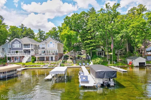 836 Pine Tree Road, Lake Orion, MI 48362