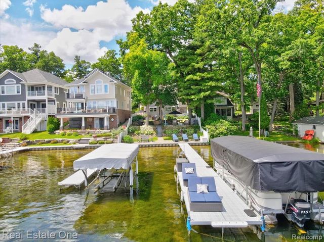 836 Pine Tree Road, Lake Orion, MI 48362