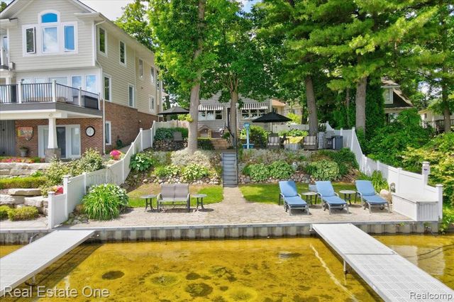 836 Pine Tree Road, Lake Orion, MI 48362