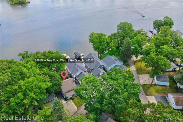 836 Pine Tree Road, Lake Orion, MI 48362