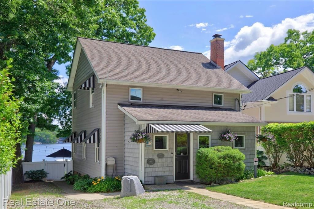 836 Pine Tree Road, Lake Orion, MI 48362