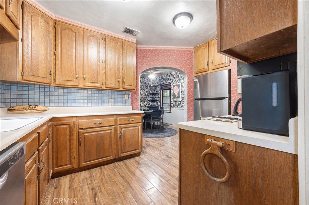 Image 11 of property listing at 733 W 24th Street, San Bernardino, CA 92405