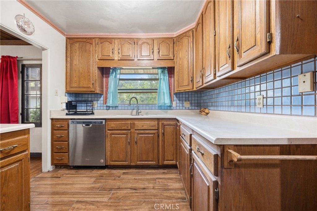 Image 14 of property listing at 733 W 24th Street, San Bernardino, CA 92405