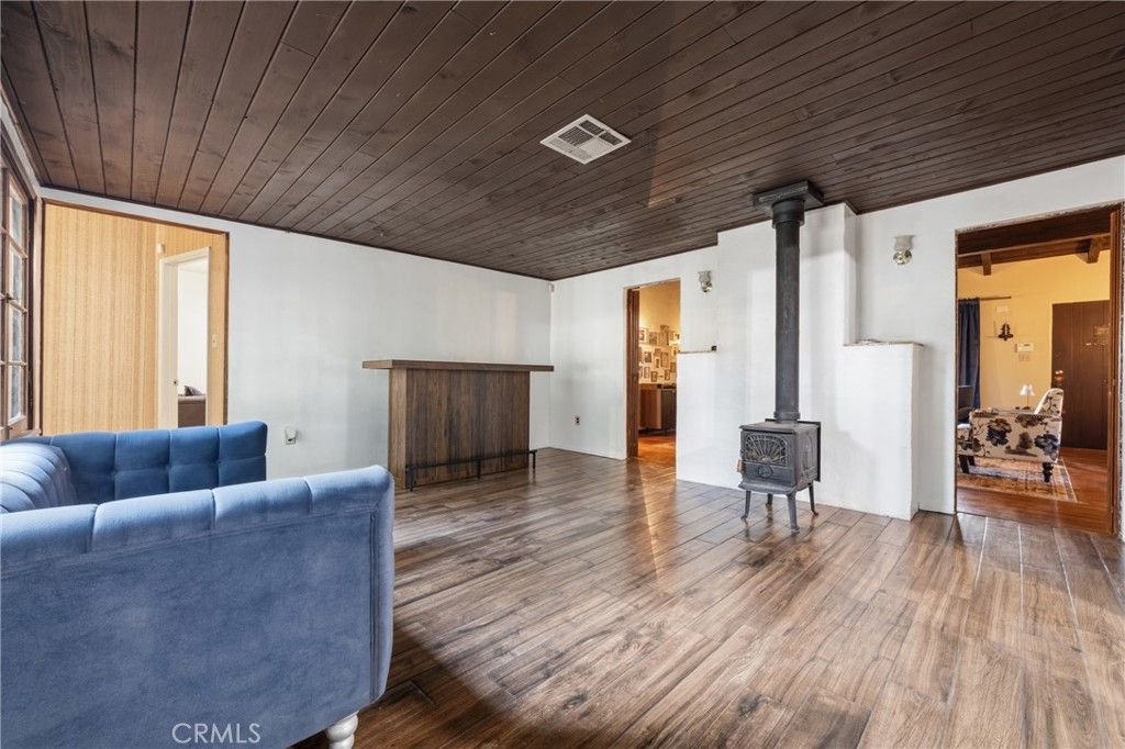 Image 18 of property listing at 733 W 24th Street, San Bernardino, CA 92405