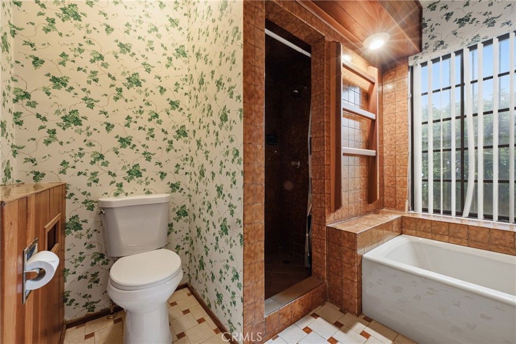 Image 24 of property listing at 733 W 24th Street, San Bernardino, CA 92405