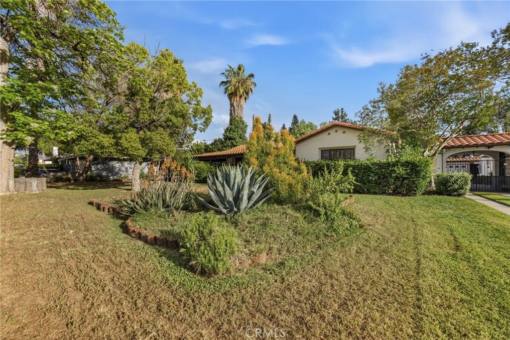 Image 3 of property listing at 733 W 24th Street, San Bernardino, CA 92405