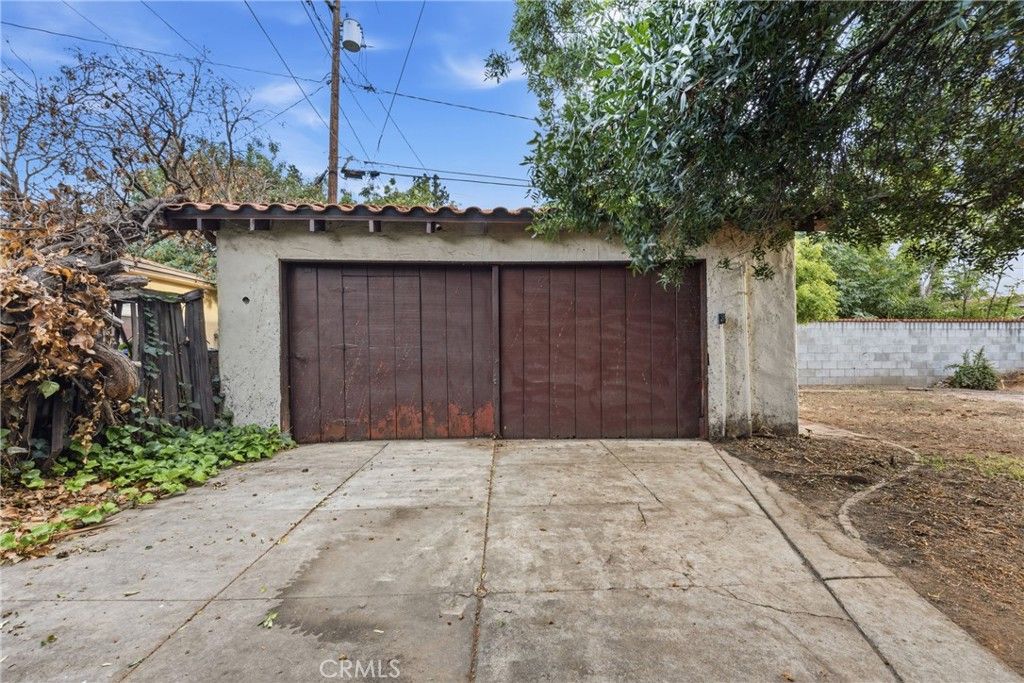 Image 35 of property listing at 733 W 24th Street, San Bernardino, CA 92405