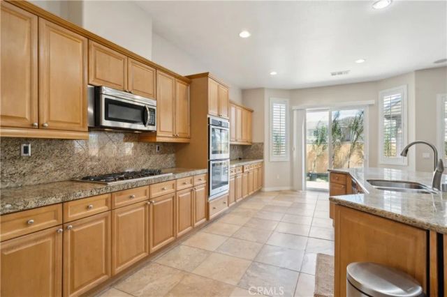 2 Villa Roma, Lake Elsinore, CA 92532