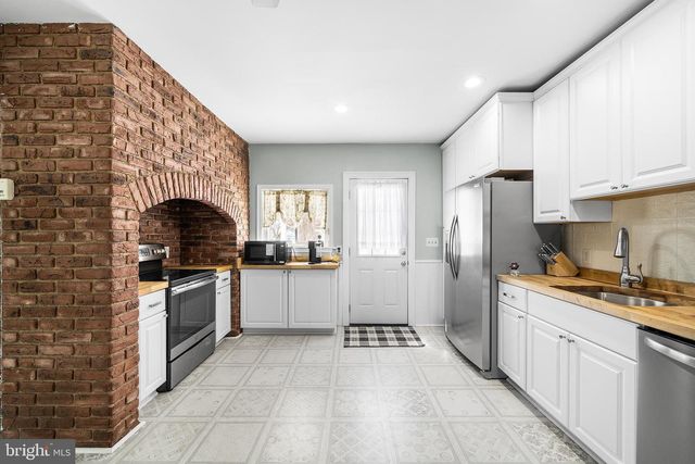 1352 MAIN ST, Northampton, PA 18067