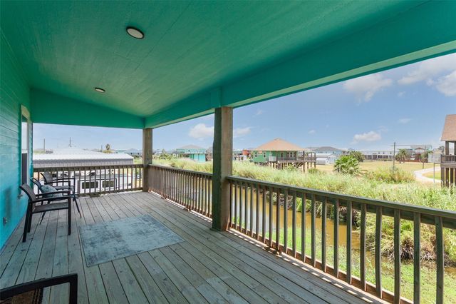1938 Moms Road, Port Bolivar, TX 77650