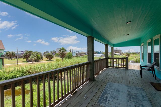 1938 Moms Road, Port Bolivar, TX 77650
