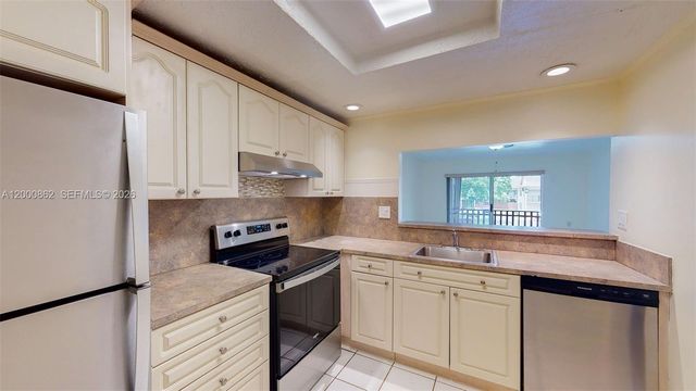 11207 SW 88th St 217A, Miami, FL 33176