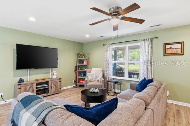 53 S Logan St, Ridgeland, SC 29936