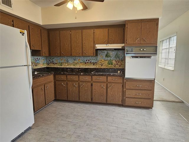 2070 WORLD PARKWAY BOULEVARD 22, Clearwater, FL 33763
