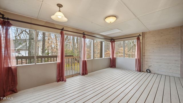 8 Red Fern Circle, Johnson City, TN 37604