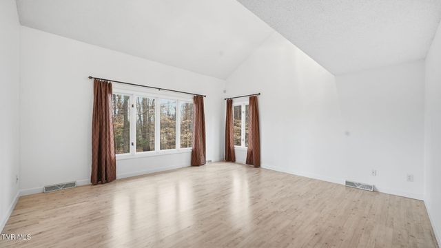 8 Red Fern Circle, Johnson City, TN 37604